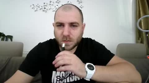 Snapshot of r0bila chatting on 4, 3, 2025 R0bila online show from 4, 3, 2025