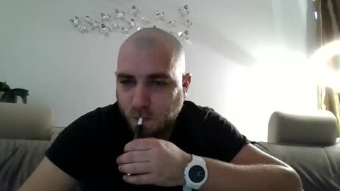 Snapshot of r0bila chatting on 6, 3, 2025 R0bila online show from 6, 3, 2025