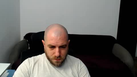 Snapshot of r0bila chatting on 12, 10, 2025 R0bila online show from 12, 10, 2025