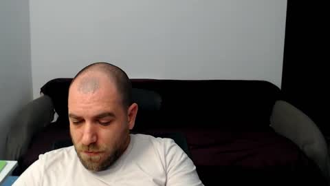 Snapshot of r0bila chatting on 28, 10, 2025 R0bila online show from 28, 10, 2025