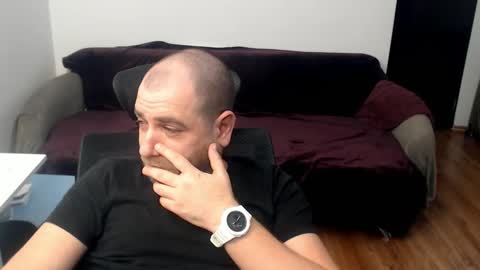 Snapshot of r0bila chatting on 21, 12, 2025 R0bila online show from 21, 12, 2025