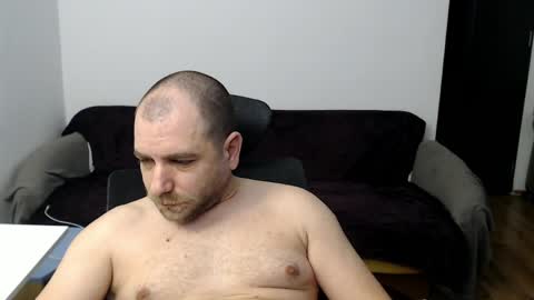 Snapshot of r0bila chatting on 7, 4, 2026 R0bila online show from 7, 4, 2026