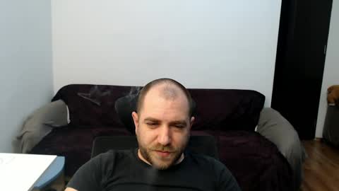 Snapshot of r0bila chatting on 8, 4, 2026 R0bila online show from 8, 4, 2026