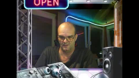 dj mike online show from 4, 1, 2025