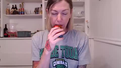 Racy Tracy online show from 5, 2, 2026