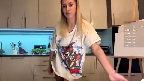 Snapshot of raeannschemmer chatting on 2, 3, 2026 Mila online show from 2, 3, 2026