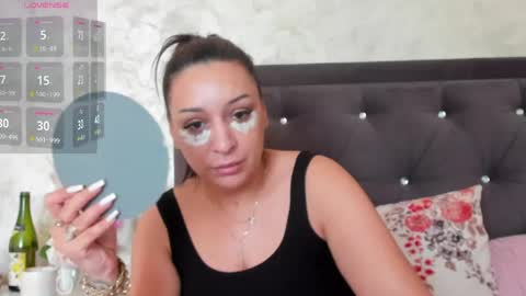 raelledarkstar online show from 26, 5, 2026