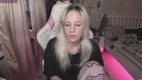 Snapshot of rapunzel_cute chatting on 17, 11, 2025 Rapunzel online show from 17, 11, 2025