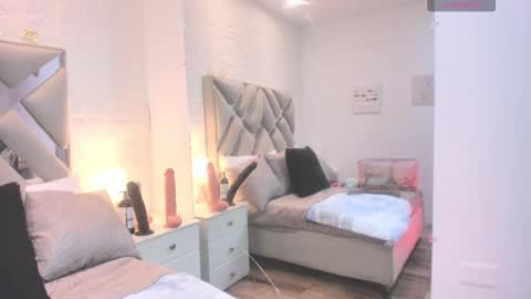 Raquel Moore  online show from 2, 10, 2025