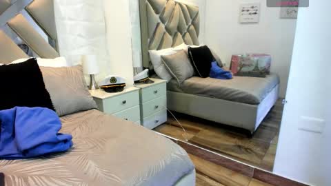 Raquel Moore  online show from 6, 10, 2025