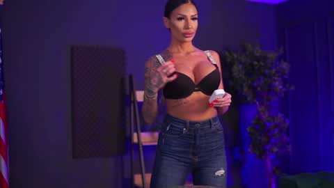 Raquelle online show from 23, 1, 2025