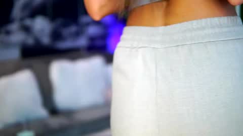 Raquelle online show from 10, 10, 2025