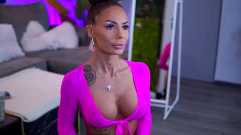 Raquelle online show from 18, 11, 2025