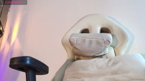   online show from 9, 10, 2025