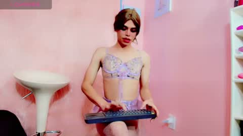 Raven Estrada online show from 28, 7, 2026