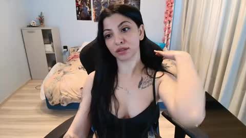 raven_haired_goddess online show from 21, 4, 2026