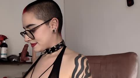 ravendarkness_ online show from 18, 2, 2025