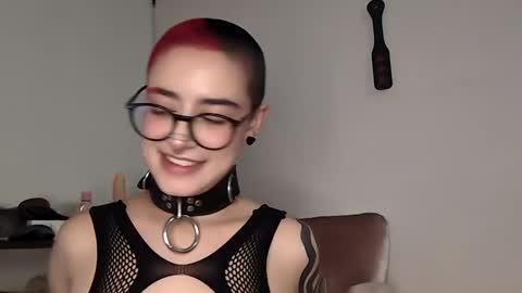 ravendarkness_ online show from 20, 2, 2025