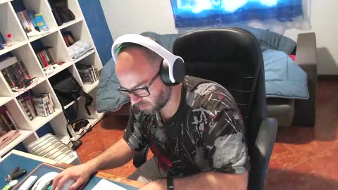 ravingr3d3 online show from 21, 4, 2026