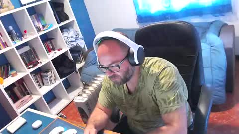 ravingr3d3 online show from 24, 4, 2026