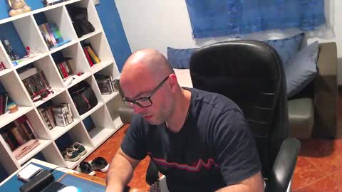 ravingr3d3 online show from 26, 4, 2026