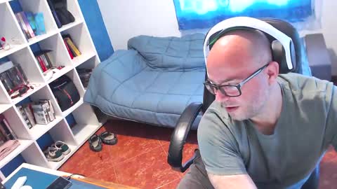 ravingr3d3 online show from 27, 4, 2026