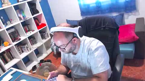 ravingr3d3 online show from 8, 6, 2026