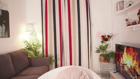 Raychell Black  online show from 27, 4, 2026