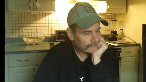 Snapshot of raylene4u2 chatting on 25, 5, 2026 Ray online show from 25, 5, 2026