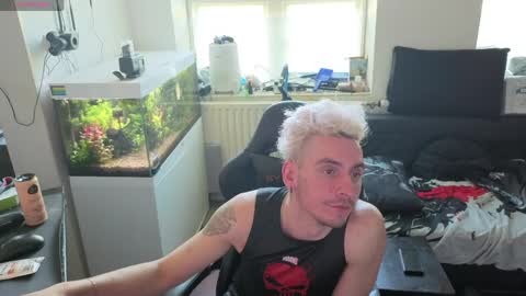 Rayzel online show from 25, 4, 2026