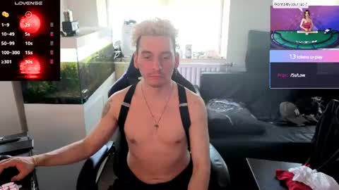 Snapshot of rayzel_white chatting on 2, 7, 2026 Rayzel White online show from 2, 7, 2026
