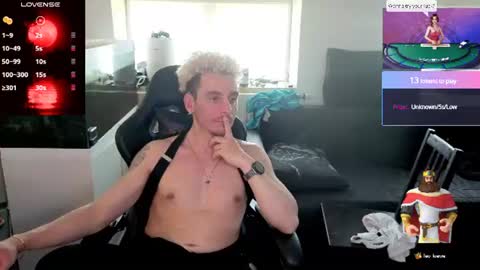 Snapshot of rayzel_white chatting on 3, 7, 2026 Rayzel White online show from 3, 7, 2026