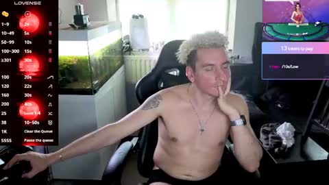 Snapshot of rayzel_white chatting on 7, 7, 2026 Rayzel White online show from 7, 7, 2026