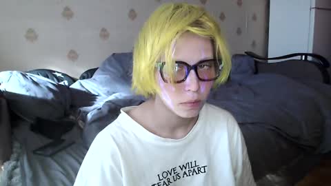 Snapshot of raziel_haze chatting on 6, 4, 2026 Yrriel Strife Candy-Demon Caveboy mr. Cringe online show from 6, 4, 2026