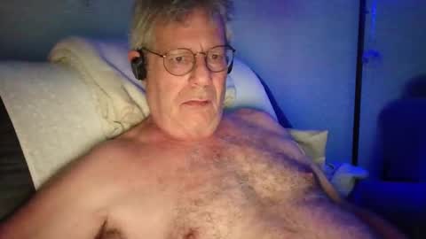 mickey95003 online show from 10, 4, 2026