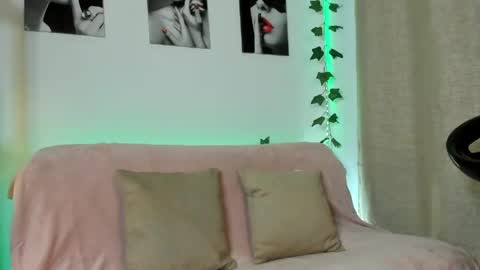 Rebeca Marchetti online show from 28, 4, 2026