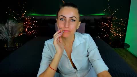 rebecca_diamonds online show from 11, 9, 2025