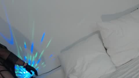 Snapshot of rebeccalachaude chatting on 11, 11, 2025 Rebeccalachaude online show from 11, 11, 2025