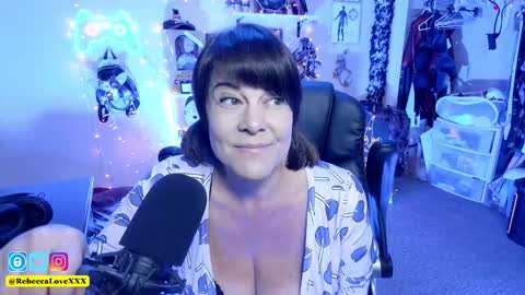 Snapshot of rebeccalovexxx chatting on 12, 11, 2025 Rebecca Love online show from 12, 11, 2025