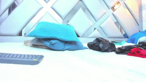 rebeccamitchell_ online show from 19, 4, 2026