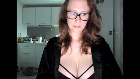 Lolanaturalred online show from 9, 3, 2026