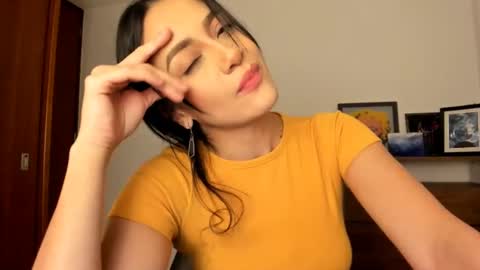 red_flower203 online show from 15, 12, 2024