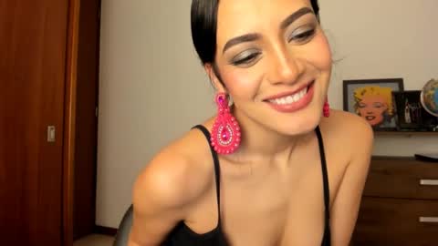 red_flower203 online show from 10, 3, 2025