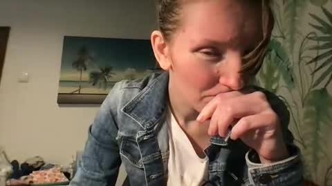 Snapshot of redfoxofficial chatting on 29, 11, 2025 Redfox online show from 29, 11, 2025