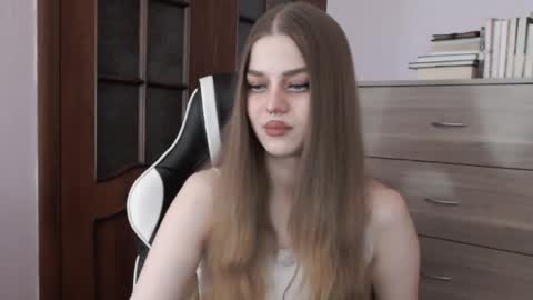 Lily online show from 26, 3, 2026