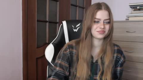 Snapshot of redhead_rabbit chatting on 25, 5, 2026 Lily online show from 25, 5, 2026