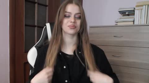 Snapshot of redhead_rabbit chatting on 26, 5, 2026 Lily online show from 26, 5, 2026