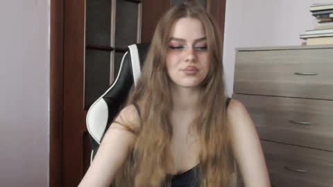Snapshot of redhead_rabbit chatting on 3, 6, 2026 Lily online show from 3, 6, 2026
