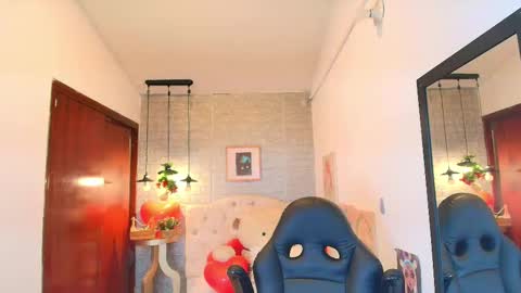 Lili Lopez online show from 22, 2, 2025