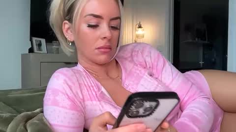 Snapshot of reecemariexx chatting on 25, 2, 2026 reecemariexx online show from 25, 2, 2026